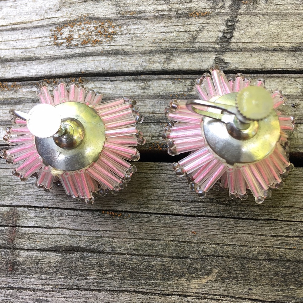 Vintage beaded screw-back earrings - Picture 3 of 6